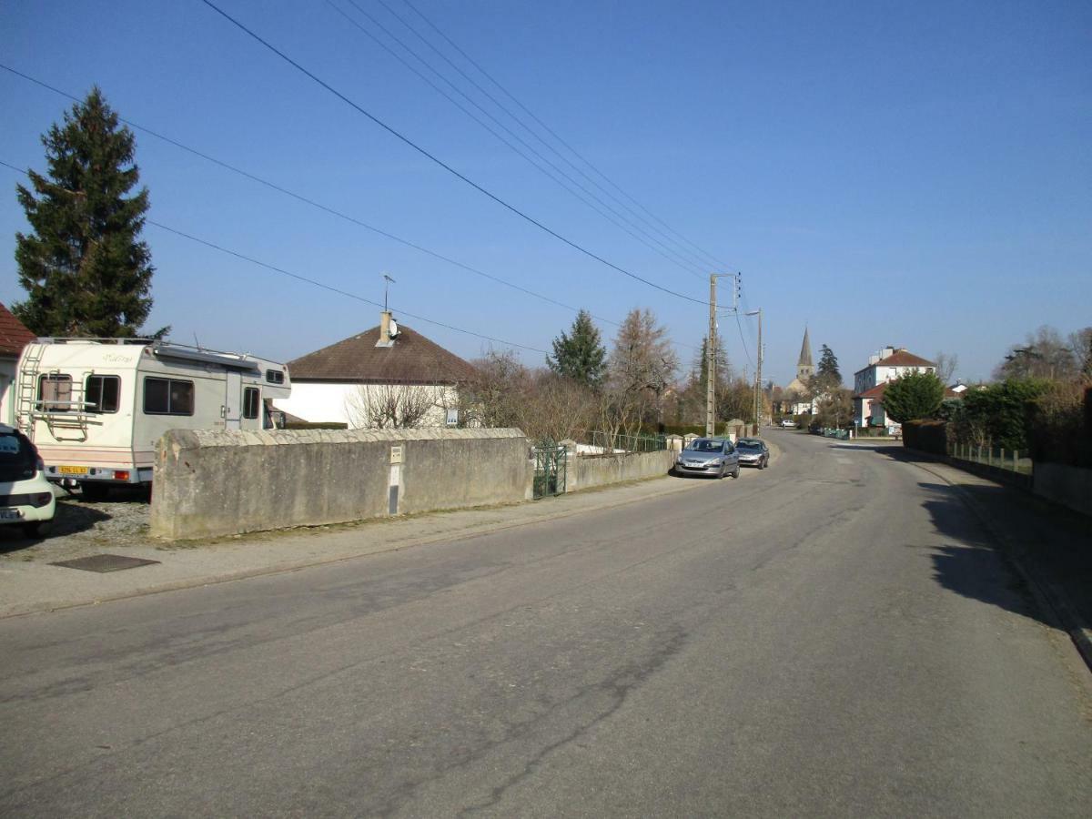 Chez Bari Villa Bourbon-lʼArchambault Kültér fotó
